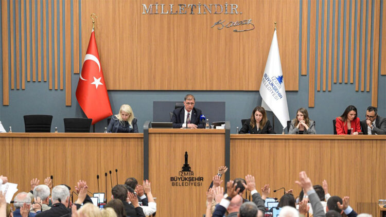 İzmir'in hakkını savunmaya devam edeceğiz