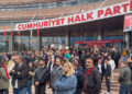 Polis CHP binasına girdi; Kapılar kırıldı, biber gazı sıkıldı
