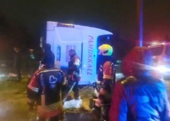 Balıkesir'de yolcu otobüsü devrildi; çok sayıda yaralı var