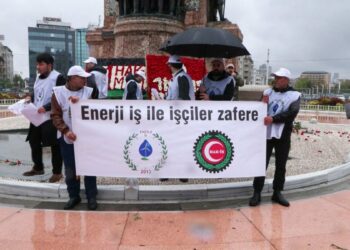 İŞ'ten Taksim'de basın açıklaması