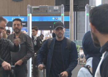 Domenico Tedesco, çiçek ve tezahüratlarla uğurlandı