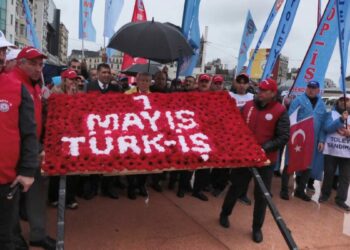 İş'ten Taksim Cumhuriyet Anıtı önünde 1 Mayıs açıklaması