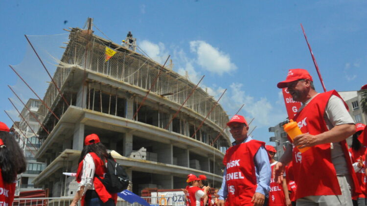 Hatay'da 1 Mayıs yürüyüşle kutlandı; bazı inşaat işçileri çalıştı
