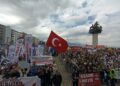 İzmir'de 1 Mayıs Emek ve Dayanışma Günü kutlandı