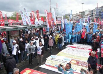 Özgür Özel Kadıköy'de 1 Mayıs kutlamalarına katıldı