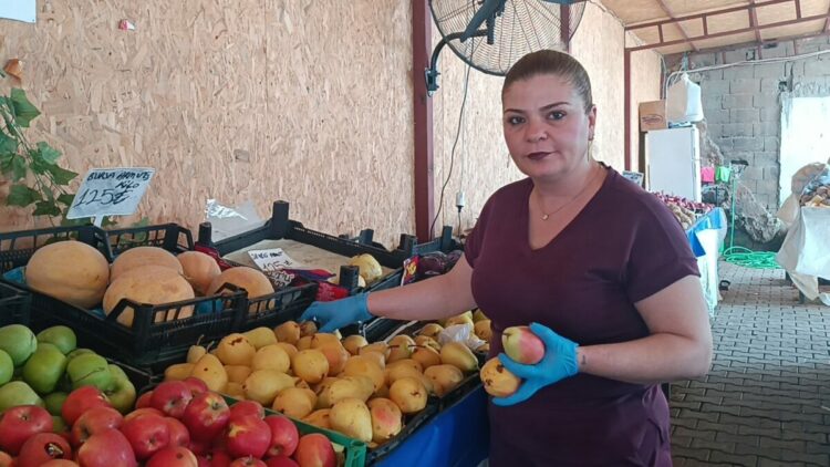 Depremzede kadınlar, 1 Mayıs’ta da mesaiye devam etti