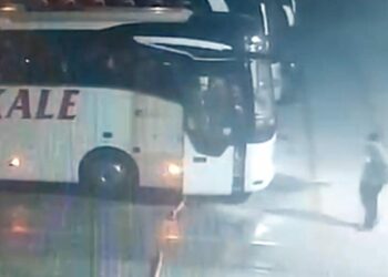 Balıkesir'de yolcu otobüsü devrildi; 3 ölü, 30 yaralı