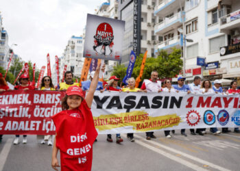 Antalya'da coşkulu 1 Mayıs kutlaması