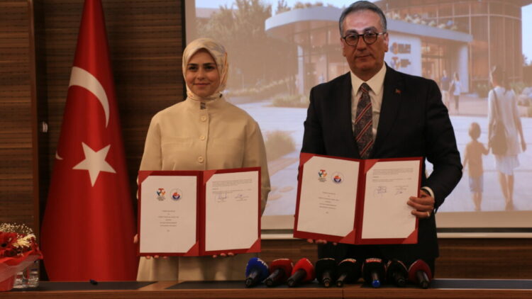 Trabzon’da ‘Bayraktar Bilim Merkezi’ için imzalar atıldı