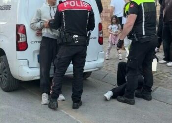 Kaçan motosiklet sürücüsü, kazadan sonra polise sarılıp ağladı