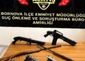 İzmir'de 2 evde yapılan aramada 7 ruhsatsız tabanca ve 4 pompalı tüfek ele geçirildi; 3 gözaltı