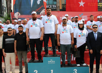 En fazla acı biberi yemek için yarıştılar