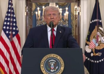 Trump: AB menşeli otomobil ve kamyonlara uygulanan tarife yüzde 25'e çıkarılacak