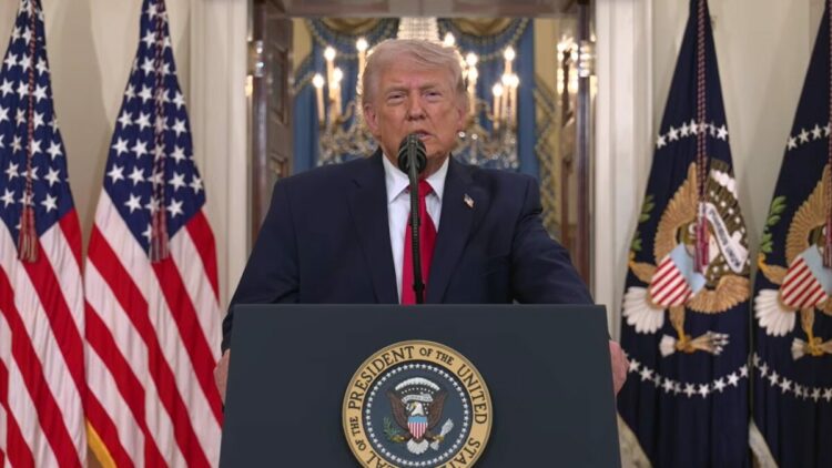 Trump: AB menşeli otomobil ve kamyonlara uygulanan tarife yüzde 25'e çıkarılacak