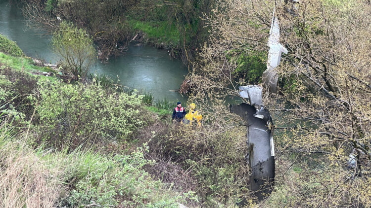 Porsuk Çayı’na düşen otomobilin sürücüsü ağır yaralandı, yanındaki eşi öldü