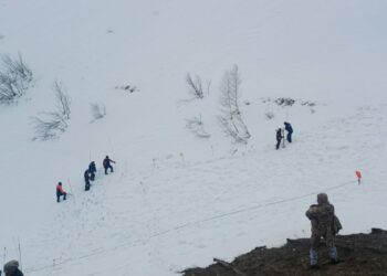 Artvin'de çığ altında kalan çoban için arama çalışması yeniden başlatıldı