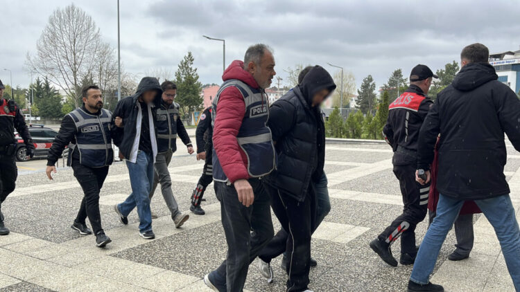 Konuşmaya çağırdıkları 2 kişiyi tabancayla vurup kaçan 3 şüpheliye gözaltı