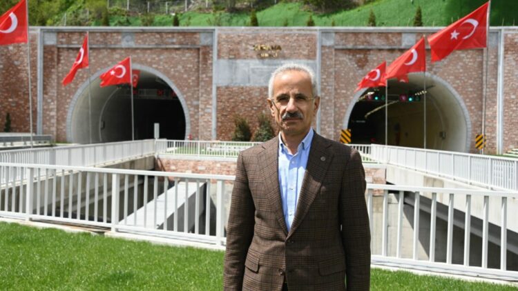 Bakan Uraloğlu: Zigana Tüneli'mizi 3 yılda 5,2 milyon kullandı