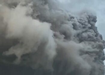 Mayon Yanardağı’nda patlama