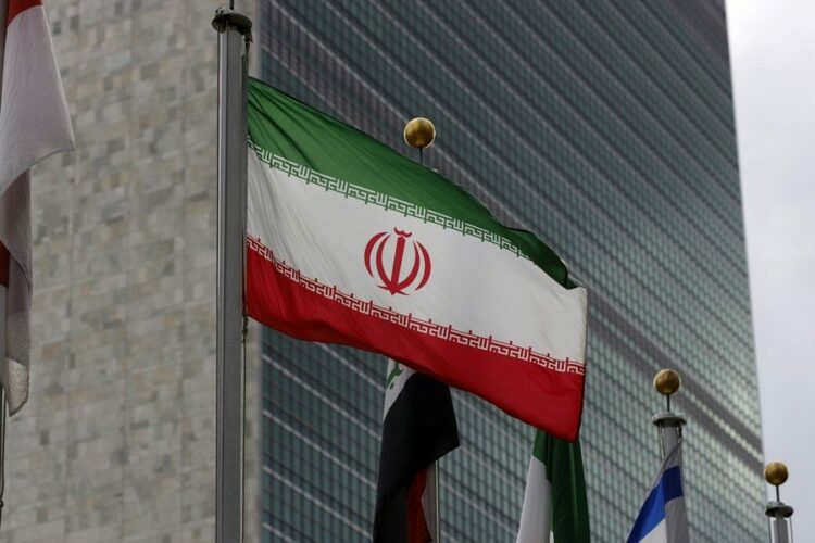 İran Devrim Muhafızları Ordusu: Trump seçim yapmalı