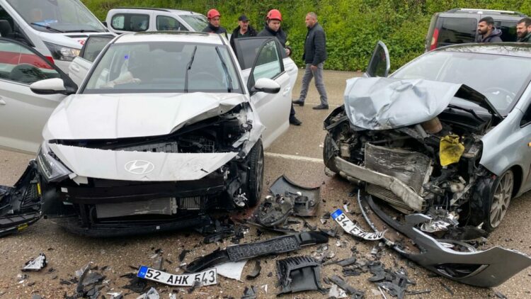 Ordu'da otomobiller çarpıştı: 3 yaralı