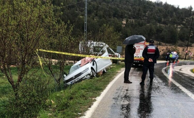 Mersin'de TIR ile çarpışan otomobilin sürücüsü öldü