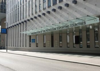 OPEC+ üyesi 7 ülke, haziranda petrol üretimini artıracak