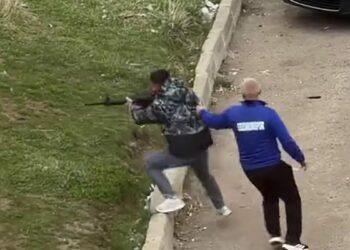 Sosyal medya hesabı açan eşine kızdı, kayınpederinin evine ateş etti