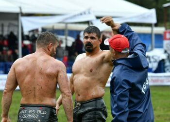 Fethiye'deki yağlı güreşlerde Başpehlivan Cengizhan Şimşek oldu