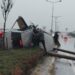 Aydınlatma direğine çarpan otomobilin sürücüsü yaralandı