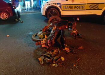 Manisa’da motosiklet sürücüsünün ağır yaralandığı kaza kamerada