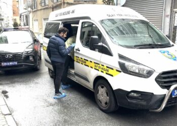 Şişli’de eski sevgilisinin evini bastı; kadının erkek arkadaşını 7 yerinden bıçakladı