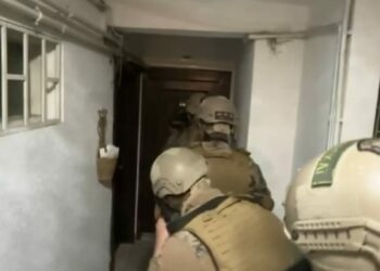 İstanbul'da sahte belgelerle ikamet izni aldıran şüphelilere operasyon: 31 gözaltı
