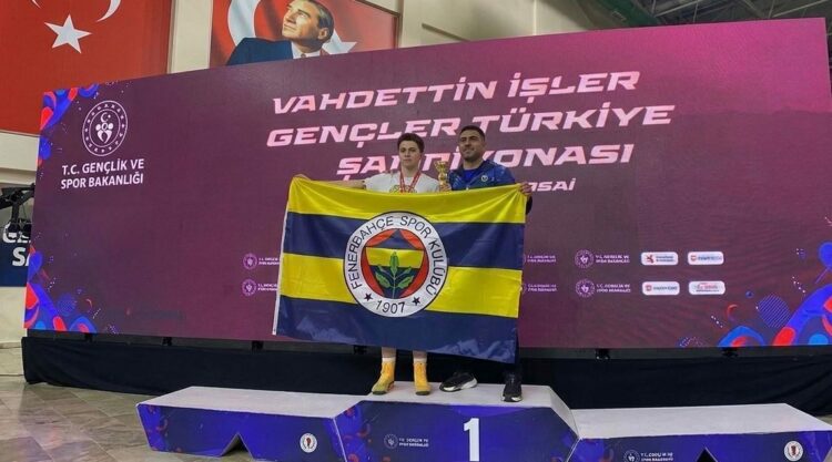 11 yıl önce televizyonda izleyip başladığı boksta Türkiye şampiyonu oldu