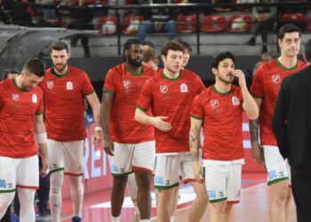 Karşıyaka potada uçurumun kenarında