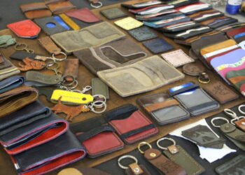 Öğrenciler kurdukları kooperatifle, atık derilerden gelir elde ediyor