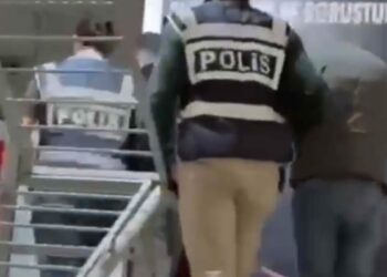 İzmir'de uyuşturucu operasyonu: 3 gözaltı