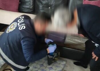 Borçlar ödenmesine rağmen tehditle para almaya devam eden tefecilere operasyon: 2 tutuklama