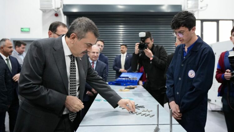 Bakan Tekin: Ortaöğretimde yeteneğe göre tercih mekanizması oluşturduk