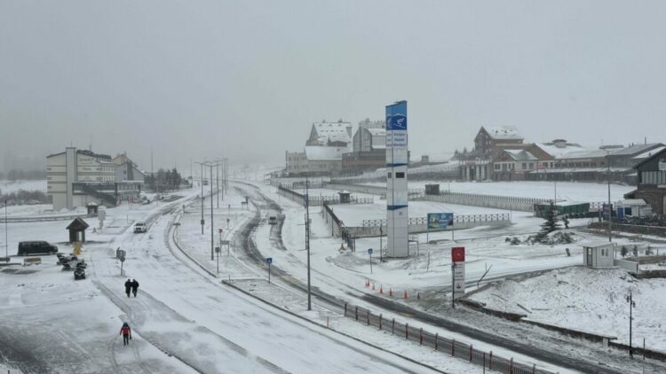 Erciyes'e mayıs ayında kar yağdı