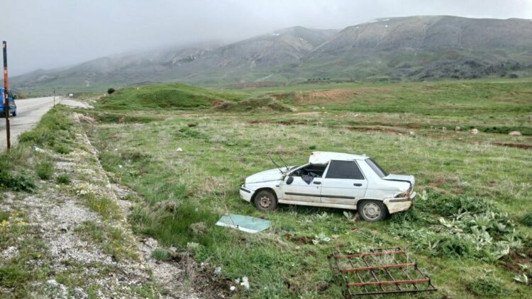 Malatya'da otomobil şarampole devrildi: 6 yaralı
