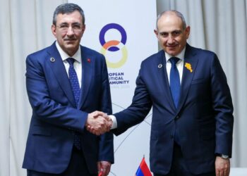 Cumhurbaşkanı Yardımcısı Yılmaz, Ermenistan Başbakanı Paşinyan ile bir araya geldi
