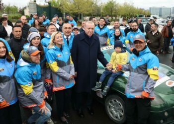 Cumhurbaşkanı Erdoğan, İpek Yolu Rallisi katılımcıları ile buluştu