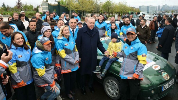 Cumhurbaşkanı Erdoğan, İpek Yolu Rallisi katılımcıları ile buluştu