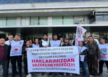 Karşıyaka Belediyesi'nde memur eylemleri akşam nöbeti ile devam ediyor