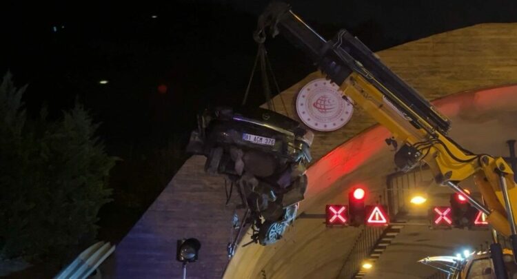 Otomobil tünel girişindeki duvara çarptı; 1 ölü
