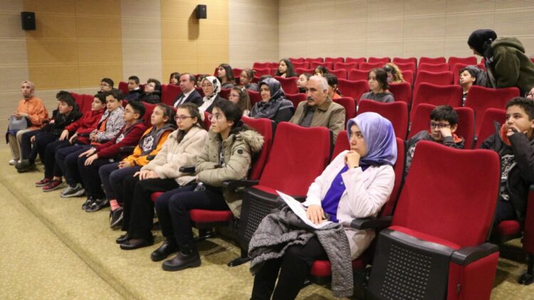 Ulusal Çocuk Sempozyumu’nda 123 öğrenci güncel sorunlarla ilgili 93 bildiri sundu