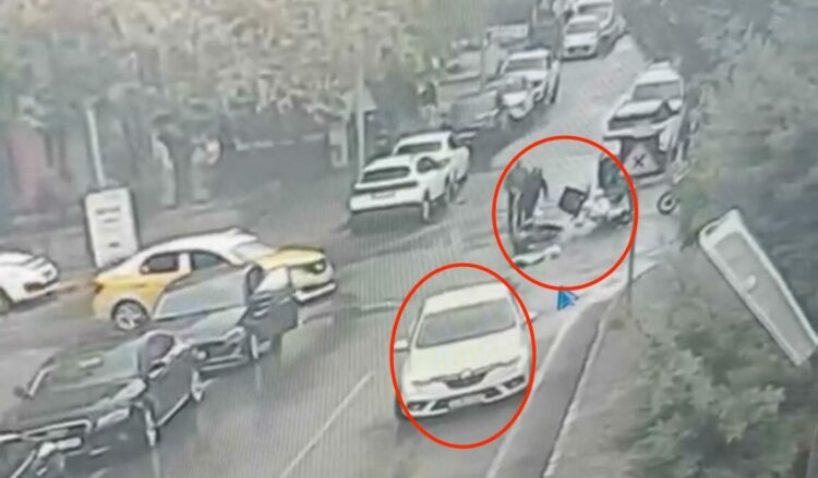 Motosiklet ile otomobilin çarpıştığı kaza kamerada