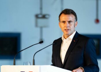 Macron'dan BAE'ye destek