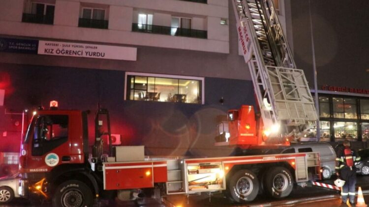 Kayseri'de kız öğrenci yurdunda yangın büyümeden söndürüldü